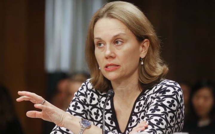Посолка США в НАТО звинуватила Китай в допомозі Росії: продає складові для пороху і подвійні товари