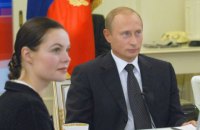 Российский Первый канал за месяц до выборов президента сменил ведущую програмы "Время"