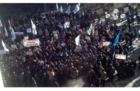 Под Радой произошла потасовка между митингующими и правоохранителями 