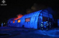 У Дніпрі згорів ангар з автобусами