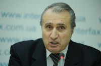 Президенту нужно почистить свое окружение – мнение