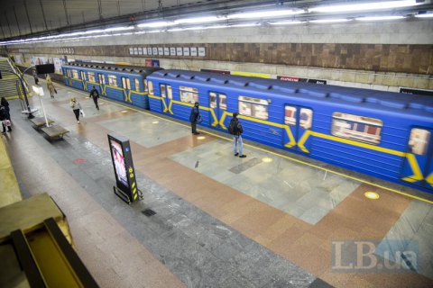 Суточный пассажиропоток в метро Киева после введения пропусков сократился в пять раз