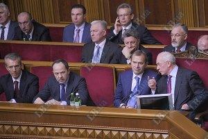 Азаров приехал в Раду