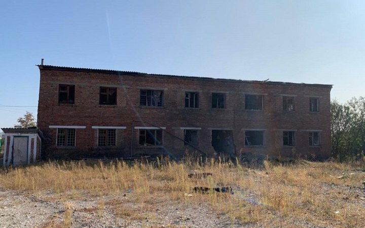 Унаслідок обстрілу Вовчанська пошкоджена будівля автошколи