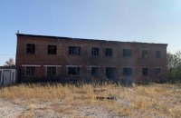 Унаслідок обстрілу Вовчанська пошкоджена будівля автошколи