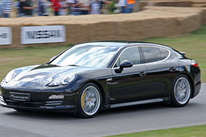 Киевлянка продала Porsche Panamera за 1 тыс. грн