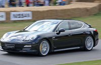 Киевлянка продала Porsche Panamera за 1 тыс. грн