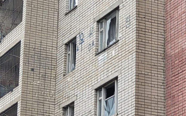 Окупанти влучили у багатоповерхівку у Херсоні