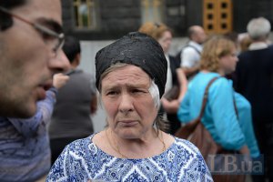 Кабмин отчитался о начале выплат членам семей "Небесной сотни"