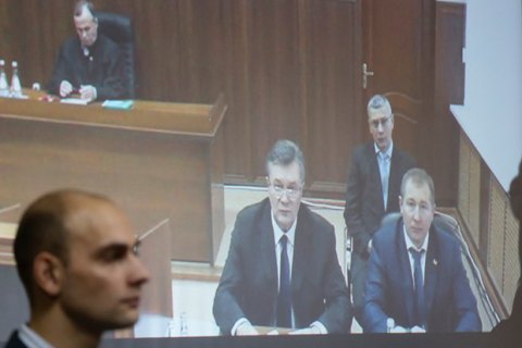 Янукович рассказал, как Турчинов давал команду развернуть его вертолет