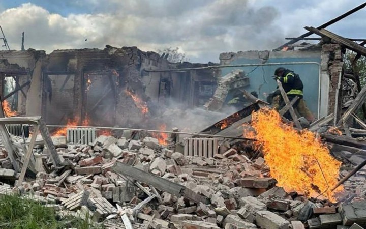 Окупанти атакували автобус у Костянтинівці, троє людей постраждали