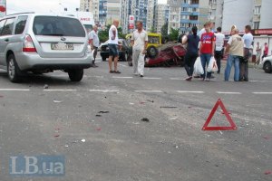 В Луганске легковушка перевернула маршрутку с пассажирами