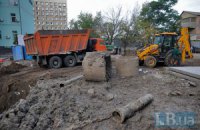 В Киеве то засыпают землей, то вырывают снова котлован на незаконной стройке (ОБНОВЛЕНО)