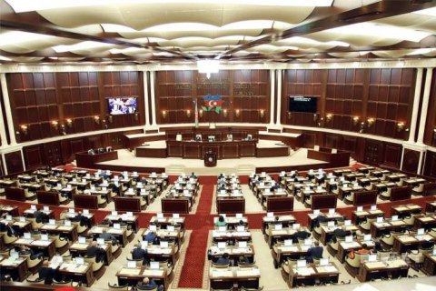 Парламент Азербайджана одобрил отмену военного положения