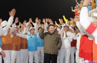Кім Чен Ин відсвяткував “нову еру космічної держави” з вченими, які вивели супутник-шпигун на орбіту