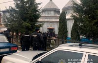 На Буковине верующие не поделили церковь и побили в ней окна