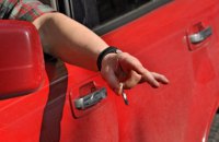 В Италии ввели штраф €300 за брошенный на землю окурок