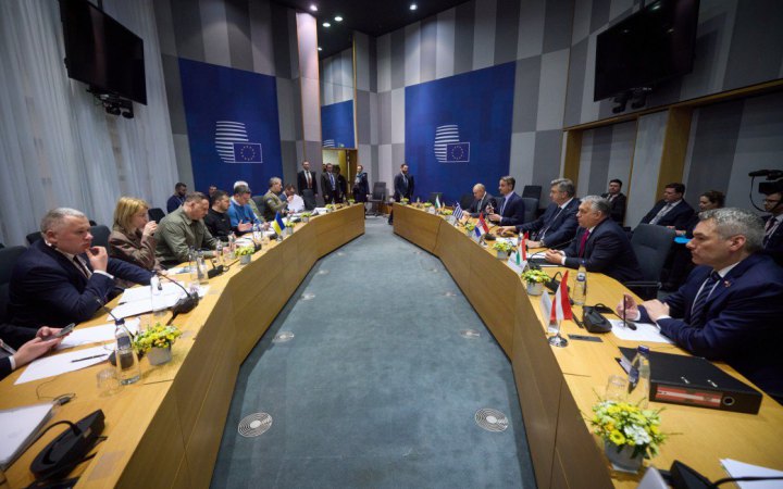 Зеленський зустрівся з усіма лідерами країн ЄС, говорили про оборонну допомогу Україні та санкції проти РФ