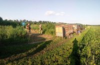 На кордоні з РФ затримали УАЗ із 49 ящиками горілки і рибальським спорядженням на 200 тис. грн