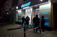 В Бахмуте неизвестный ограбил ювелирный магазин и застрелил охранника