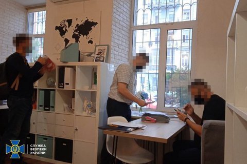 Дві столичні турфірми викрили у торгівлі підробленими ПЛР-тестами на коронавірус