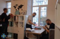 Дві столичні турфірми викрили у торгівлі підробленими ПЛР-тестами на коронавірус
