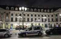 В Париже бандиты с топорами ограбили ювелирный магазин и потеряли часть награбленного