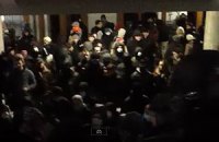 В Житомире штурмом взяли здание облгосадминистрации (трансляция)
