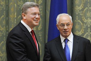 Фюле встретился с Азаровым в узком кругу