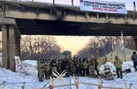 Суд арештував локомотив і 57 вагонів, які заблокували залізничне сполучення в Луганській області