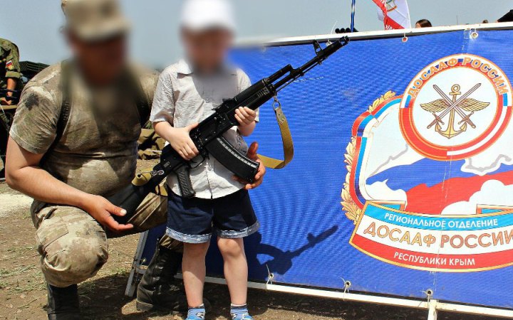 Росіяни змушують учнів Маріуполя ставати "юнармійцями", а в Бердянську шукають порожні квартири для мародерства, - ЦПД