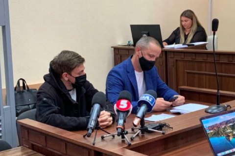 Одного из нападавших на журналиста "Букв" арестовали, второго отправили под домашний арест