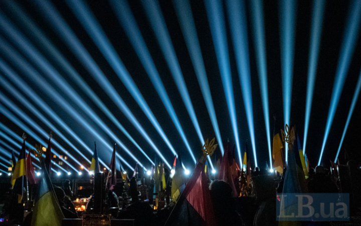 У Львові засвітили символічні промені пам’яті над полем військових поховань 