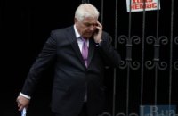 Син київського губернатора займається сінокосом
