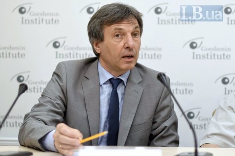 Суспільство поки що не одержало від Зеленського жодного меседжу про те, як країна житиме далі, - юрист Сірий