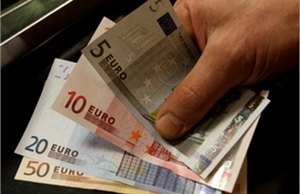 Евро дешевеет на фоне новостей с Кипра