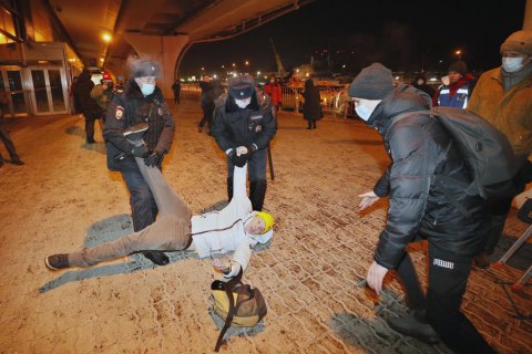 У Росії у зв'язку з поверненням Навального затримали 69 осіб, зокрема двох неповнолітніх 