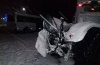 В Сумской области микроавтобус с пассажирами столкнулся со снегоуборочным трактором