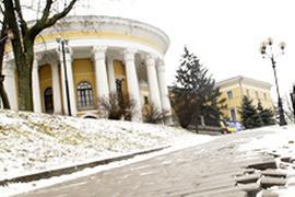 Октябрьский дворец сползает к Майдану