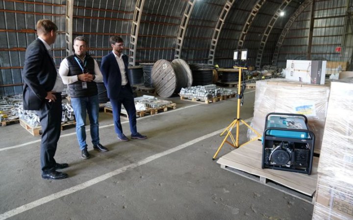 Укренерго отримало від німецького оператора генератори та освітлювальні прилади 