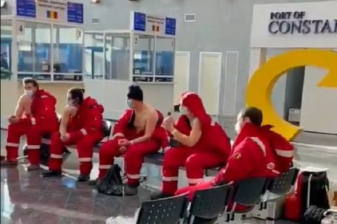 Украинские моряки с затонувшего судна "Волго Балт 179" прибыли в порт Констанцы