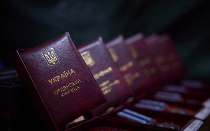 Зеленський відзначив державними нагородами ще понад 200 захисників і захисниць