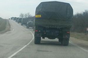 Колонна военных машин вошла в Симферополь