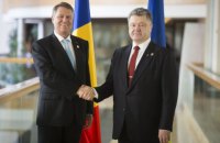 Порошенко обсудил реверсные поставки газа в Украину с президентом Румынии