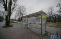 Київпастранс пояснив, чому на столичній Лук’янівці встановили скляні зупинки