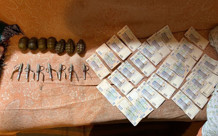На Херсонщині затримали підозрюваного у торгівлі зброєю і боєприпасами
