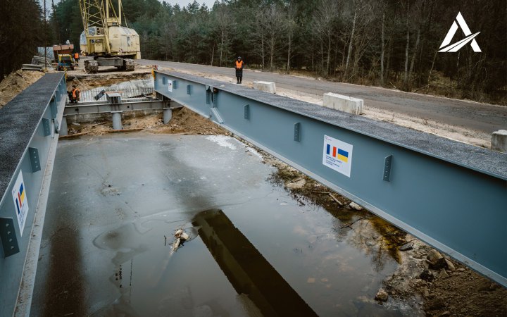 На Чернігівщині монтують другий модульний міст, подарований Францією
