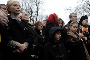 Тимошенко: тоталитарные режимы всегда будут бороться со всем украинским