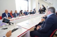 Кучеренко обсудил свою предвыборную программу с экспертами