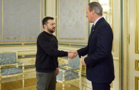 До України приїхав новий голова МЗС Британії Кемерон. Це його перший закордонний візит на посаді